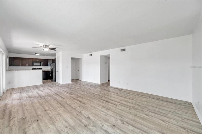 Building Photo - 108 Pompano Dr SE