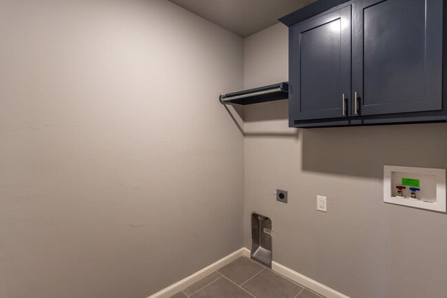 Building Photo - Single Family Home