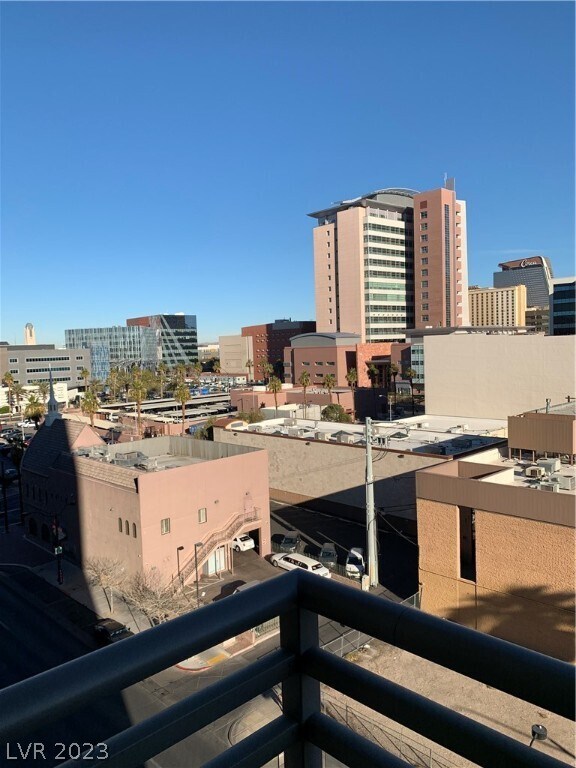 Building Photo - 353 E Bonneville Ave