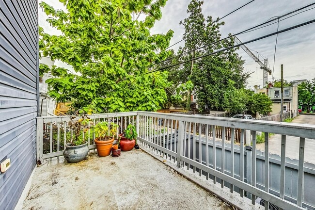 Building Photo - Coming Soon! Gorgeous 4 Bed + 3.5 Ba totally renovated row home in Columbia Heights