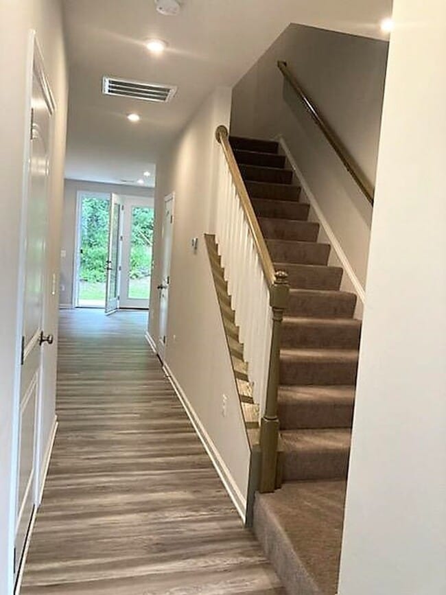 Building Photo - Immaculate 3 bedroom townhouse centrally located in Bon Air