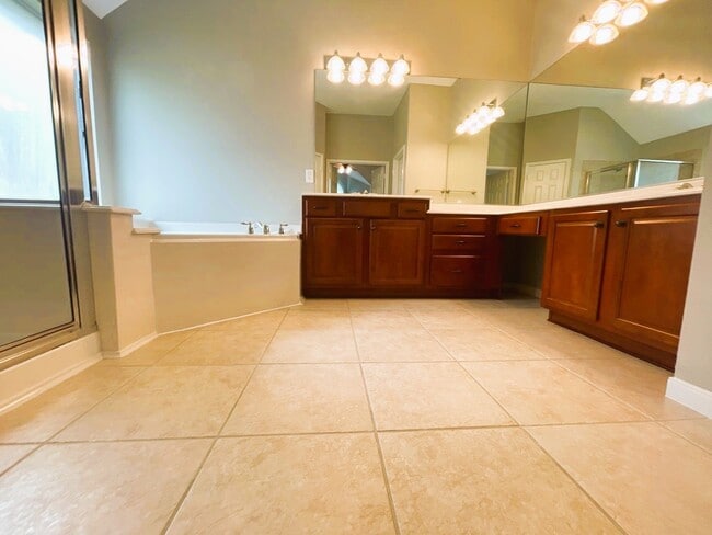 Building Photo - 19806 Shavon Springs Dr