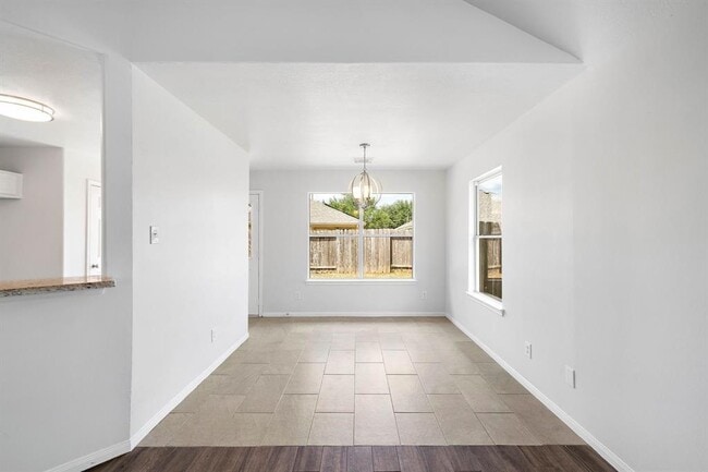 Building Photo - 25118 Clover Ranch Dr