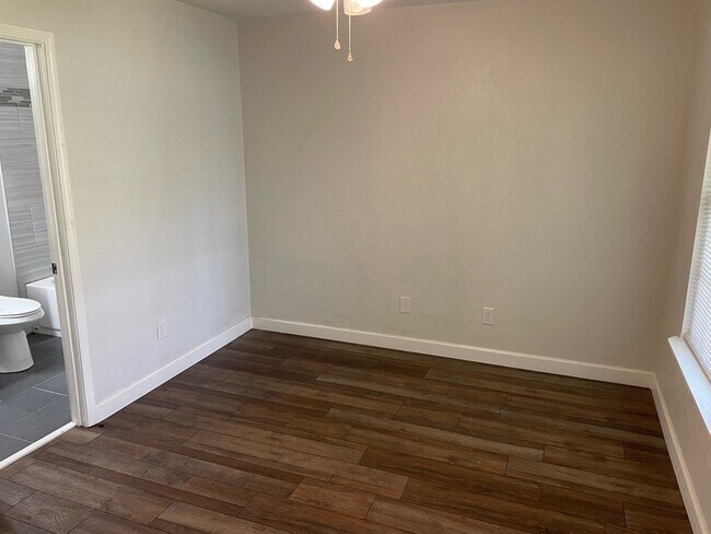 Building Photo - 2071 Little River Ln