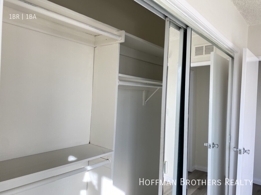 Building Photo - 7010 Lanewood Ave