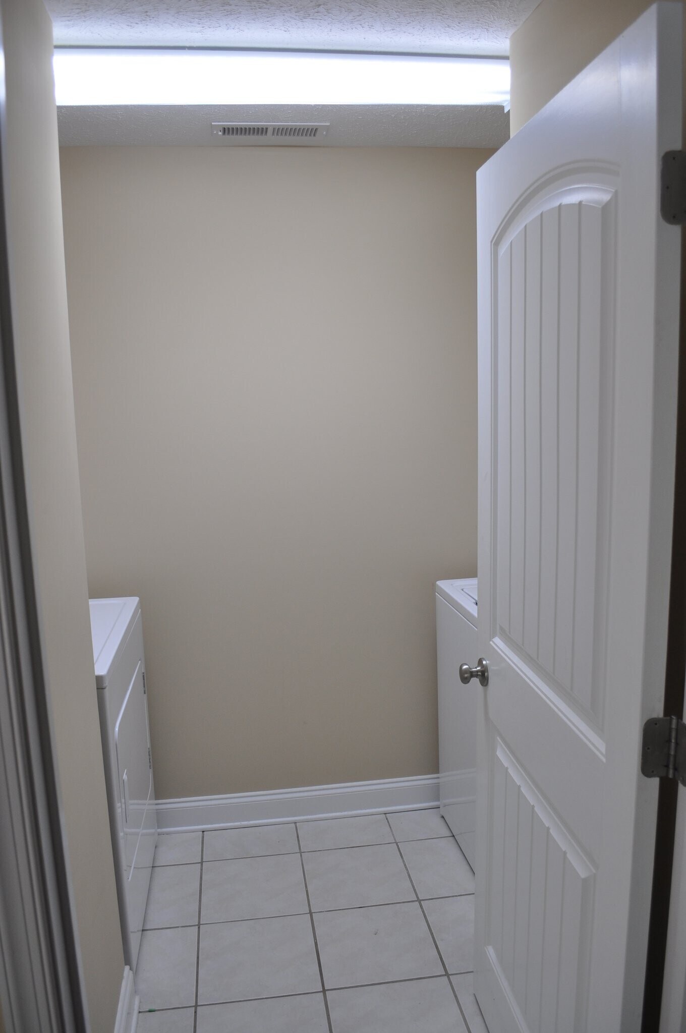 Building Photo - 2009 Lakeside Dr