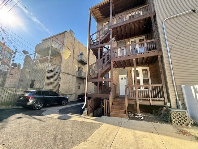 Building Photo - 115 S Paulina St