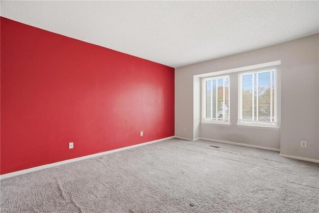 Building Photo - 710 Waters Dr