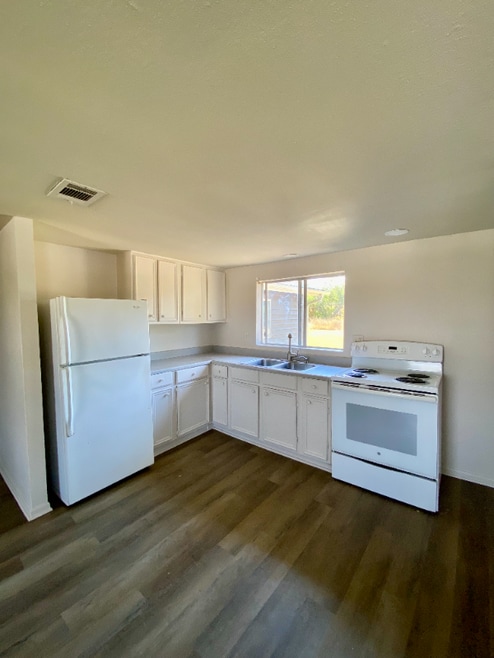 Building Photo - 415 Jasmine Ln