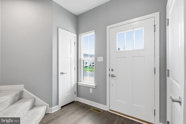 Building Photo - 529 Swansea Dr