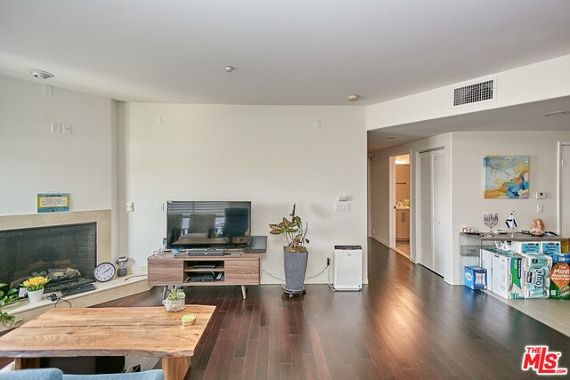 Building Photo - 733 S Manhattan Pl