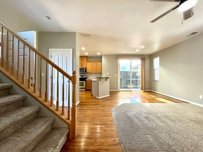 Building Photo - Beautiful 3 Bedroom Located in Roseville Strada Community!