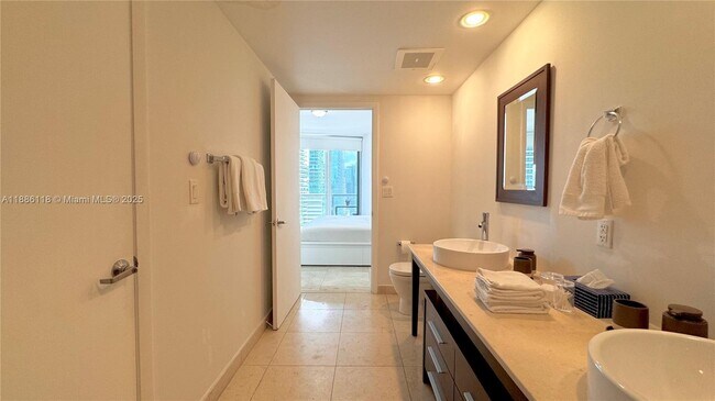 Building Photo - 475 Brickell Ave