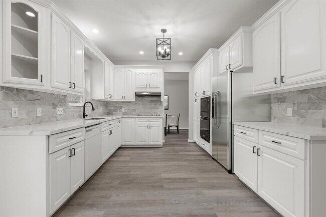 Building Photo - 11923 Pondwood Dr
