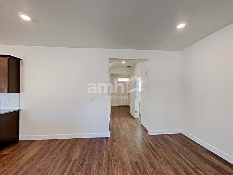 Building Photo - 373 North St