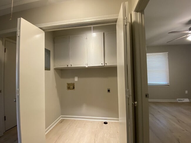 Building Photo - Spacious 2-Bed, 2-Bath Home in Simpsonvill...