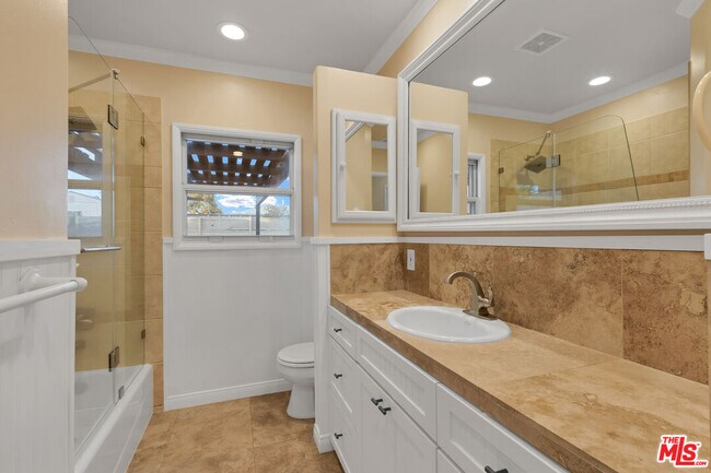 Building Photo - 6677 W 88th St