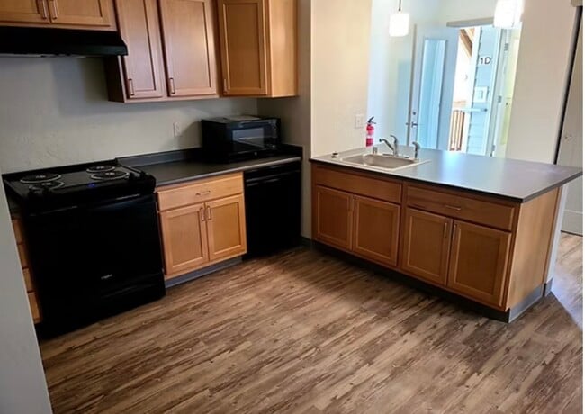 Building Photo - 107 Excel St