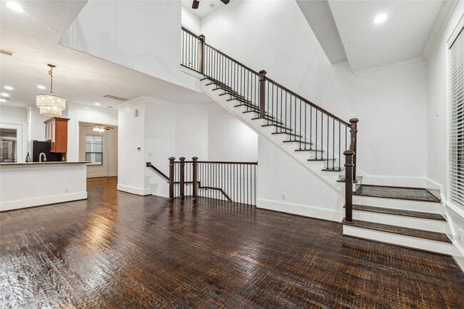 Building Photo - 1046 W 23rd St
