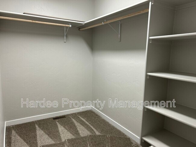Building Photo - 4987 W Avilla Dr