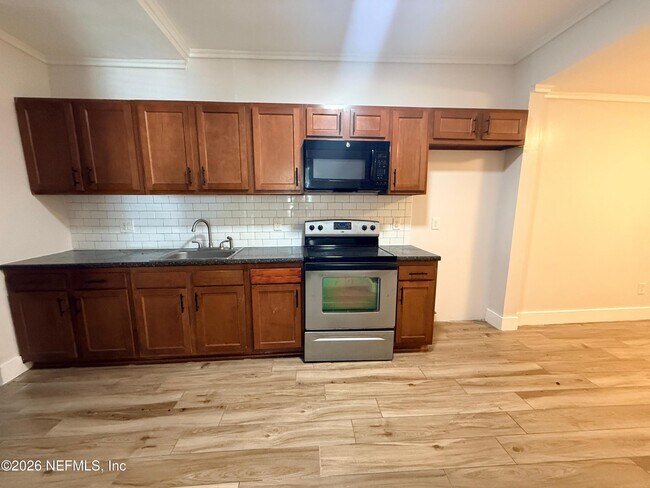 Building Photo - 1226 Clark St