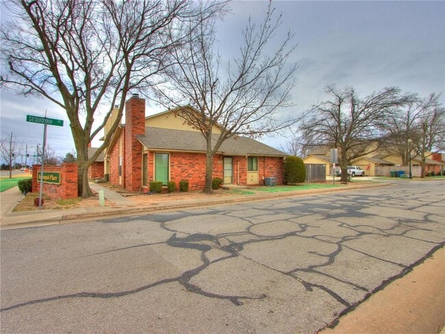 Building Photo - 1220 Sequoyah St