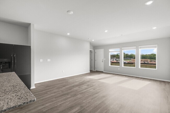 Building Photo - 6608 NW Vandergriff St