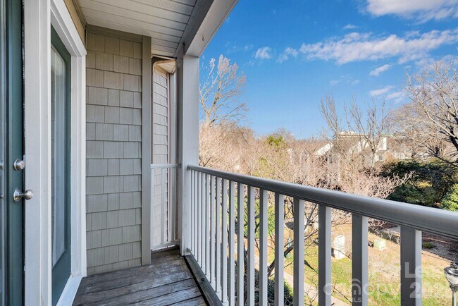 Building Photo - 300 S Cedar St