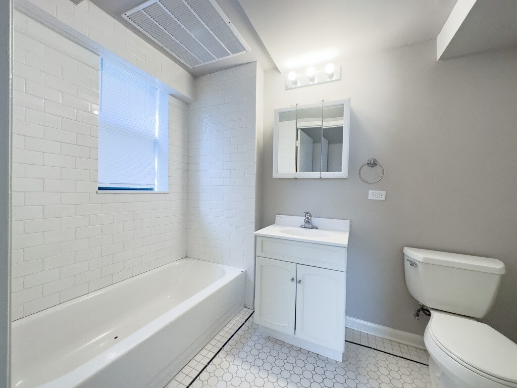 Building Photo - 5748 N Winthrop Ave