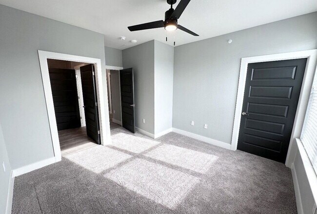 Building Photo - 5005 E Parmer Ln