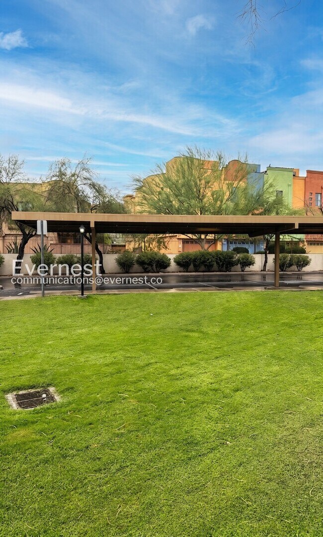 Building Photo - 2550 E River Rd