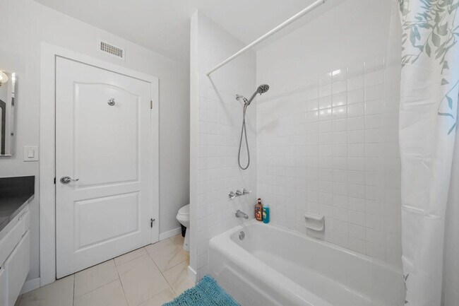 Building Photo - 9737 Benavente Pl