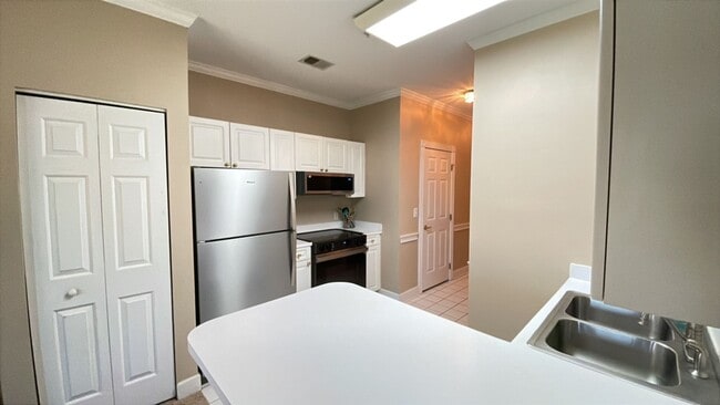 Building Photo - 2nd Floor 1 Bedroom Condo in Myrtlewood