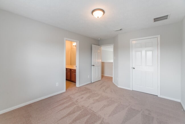 Building Photo - 9402 Empress Crossing Dr