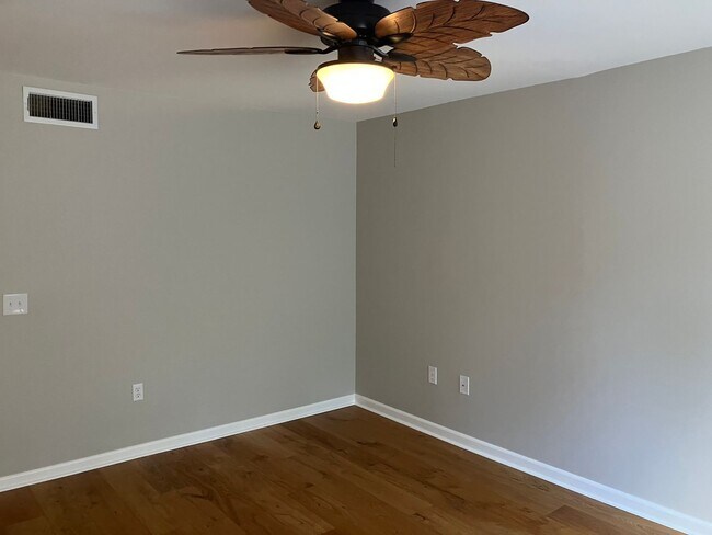 Building Photo - 2 Bedroom / 2.5 Bathroom @ Brighton Bay