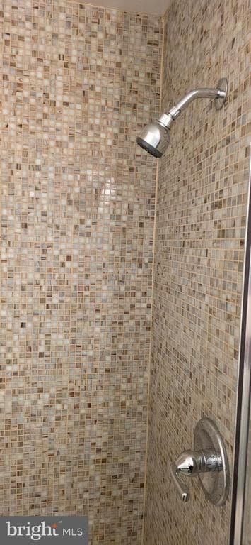 Building Photo - 165 Leeds Ct W