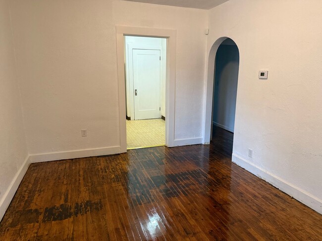 Building Photo - 708 E Stanford Ave