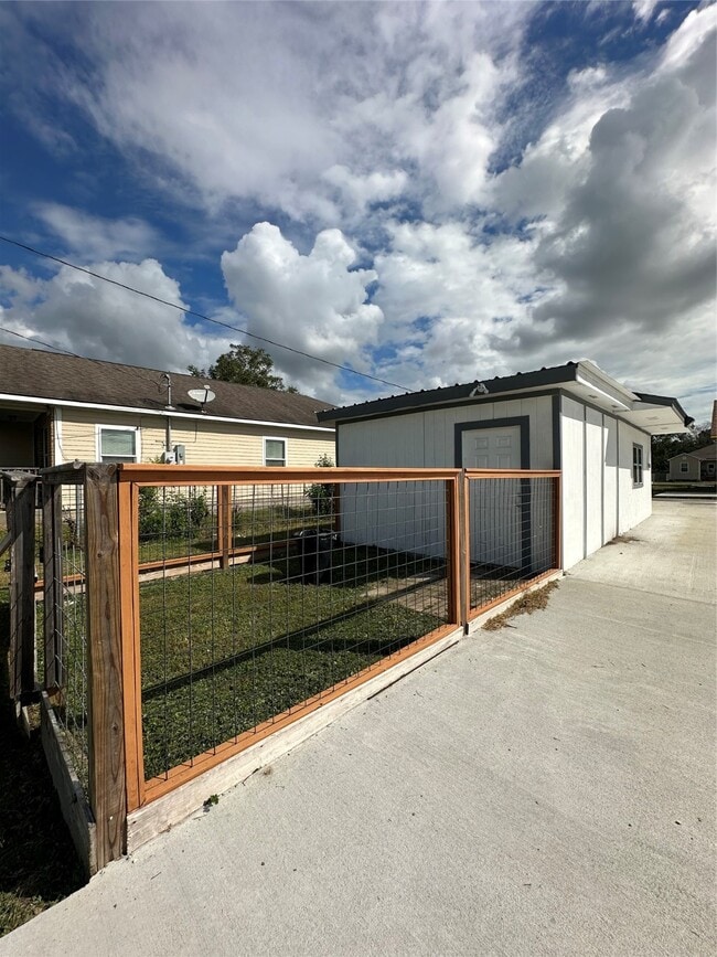 Primary Photo - 6610 FM1765