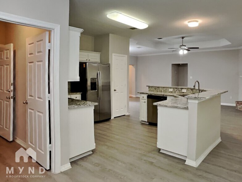 Building Photo - 2209 Country Brook Dr