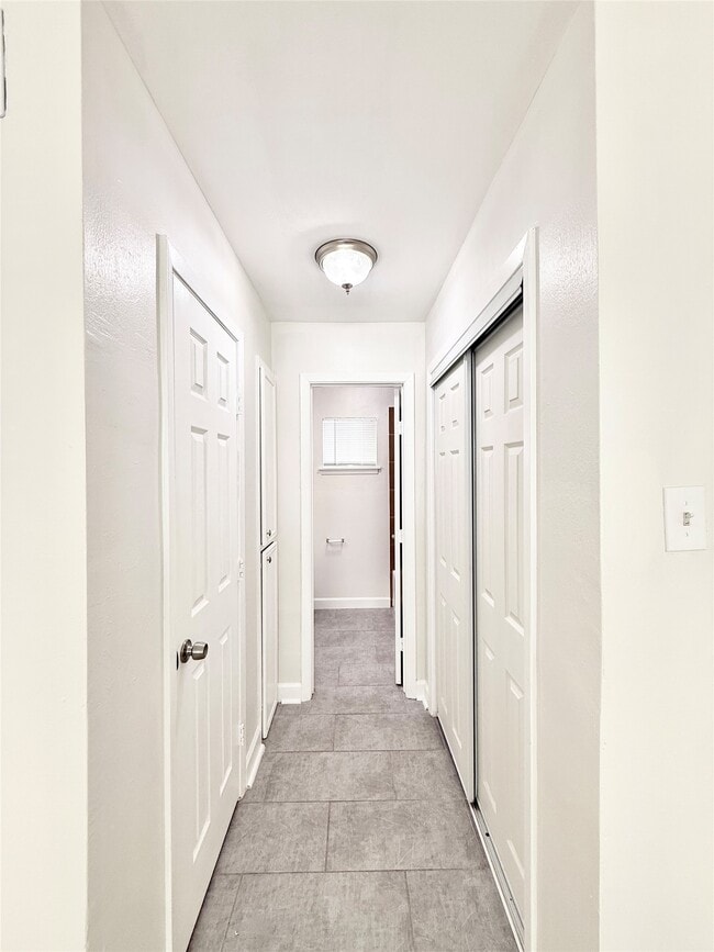 Building Photo - 1141 N Durham Dr