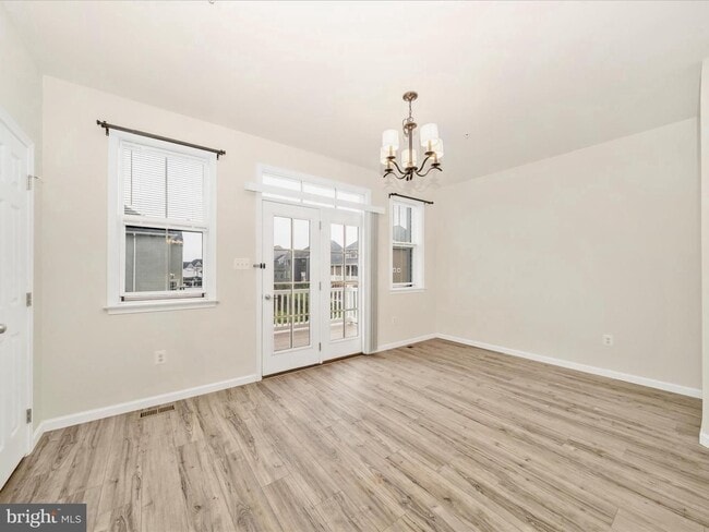 Building Photo - THREE LEVEL TOWN HOUSE IN KELLERTON