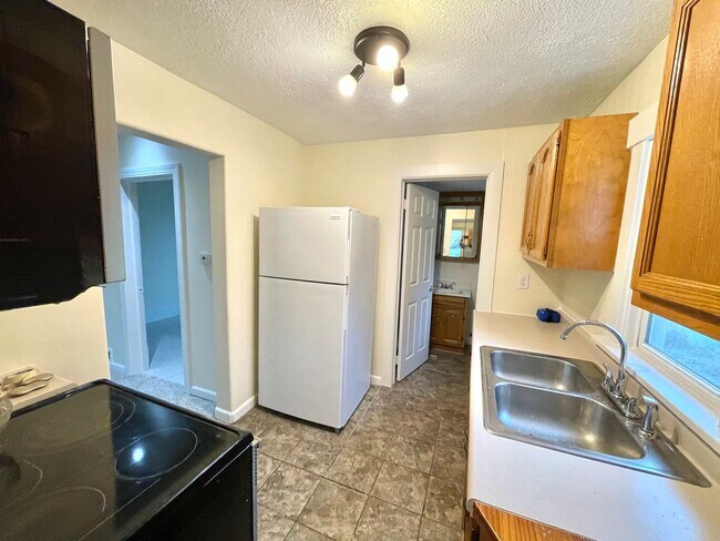 Building Photo - South Omaha Bungalow