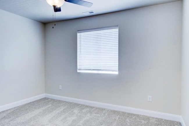 Building Photo - Shadow Cove Townhouse