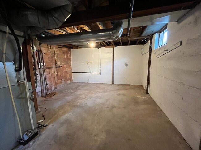 Building Photo - 509 W Crawford St