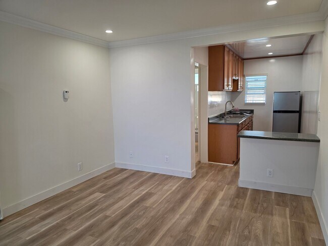 Building Photo - 1519 Armacost Ave
