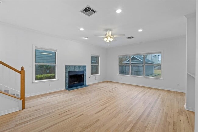 Building Photo - 5512 William Holland Ave