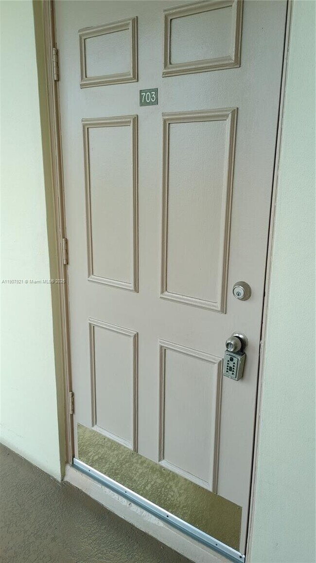 Building Photo - 3575 Brokenwoods Dr