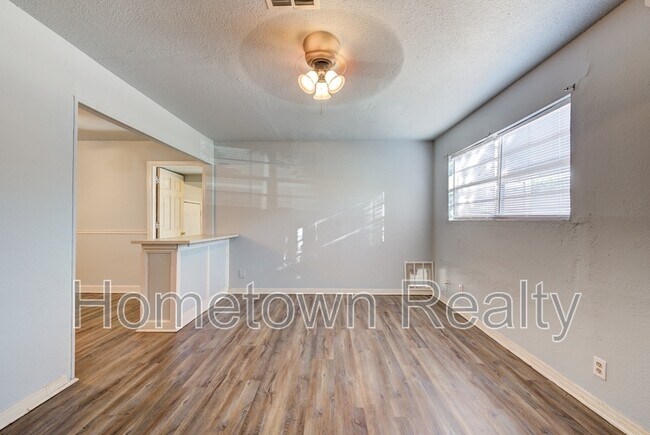 Building Photo - 9809 N McKinley Ave