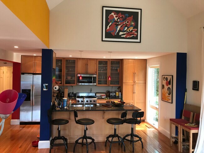 Building Photo - 2354 King Pl NW