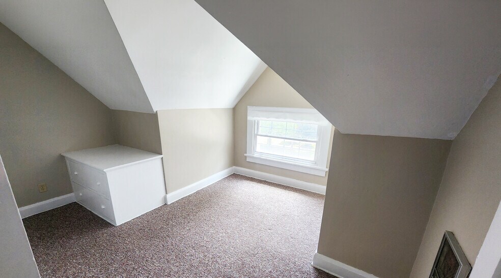 Office - 542 6th W St